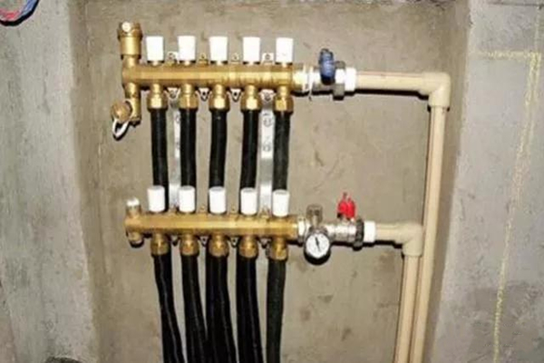 地暖分水器這樣使用才正確，用20年都不會(huì)壞！